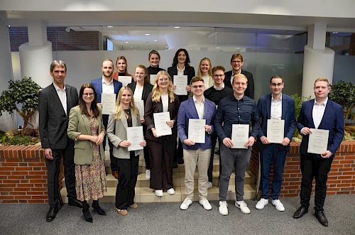 Die Besten ihres Jahrgangs 2025 gemeinsam mit J. Freundlieb und J. Solling